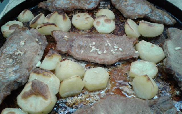 Bisteca com Alho e Batatas