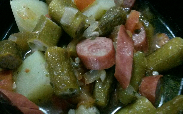 Quiabo com lingüiça