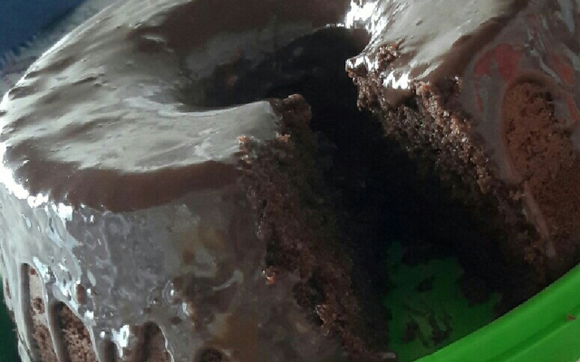 Bolo de chocolate com cobertura