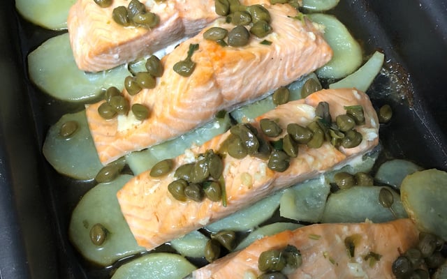 Salmão com molho de alcaparras