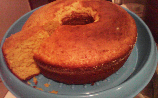 Bolo de milho com leite condensado