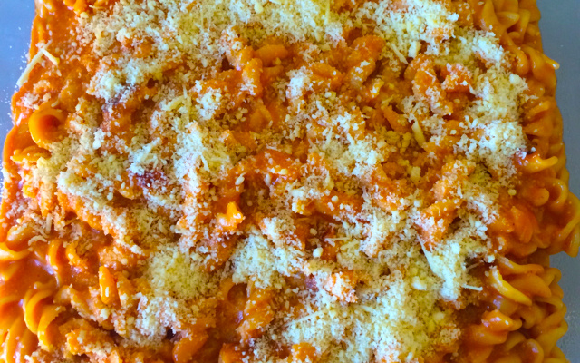 Macarrão de panela de pressão com creme de leite