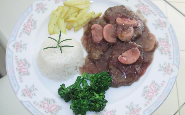 Filé ao molho madeira