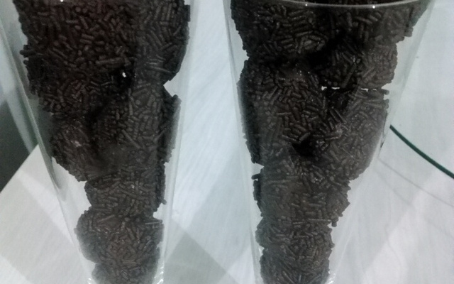 Bombom de brigadeiro com morango