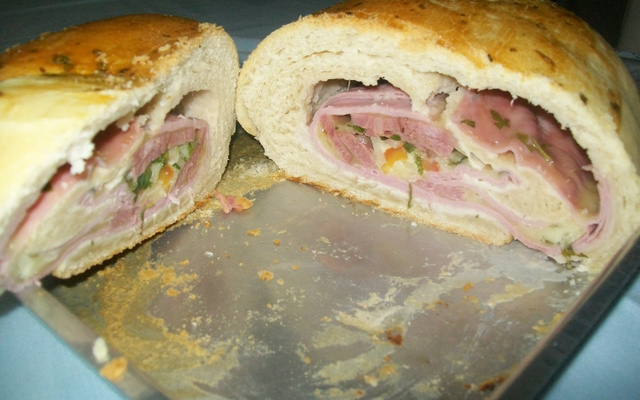 Pão recheado com presunto