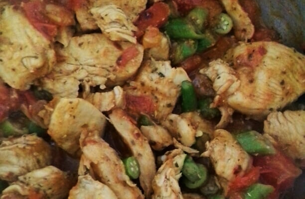 Peito de frango com quiabo