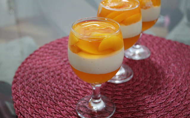 Creme de pêssego com gelatina