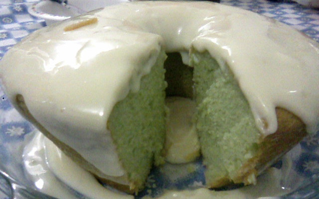 Bolo com gelatina de limão