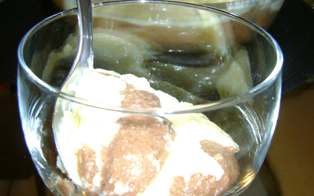 Mousse de brigadeiro com creme amarelo