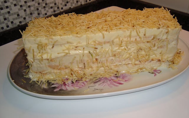 Torta fria de pão de forma com frango