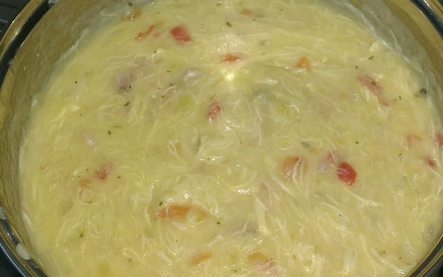 Caldo de mandioca com frango