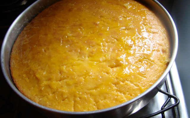 Bolo de laranja com calda