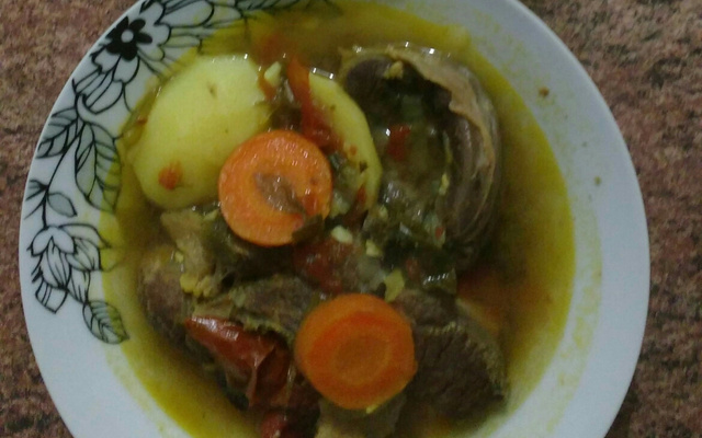 Ensopado de músculo com batata