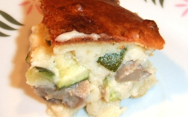 Torta de abobrinha com queijos e cogumelos