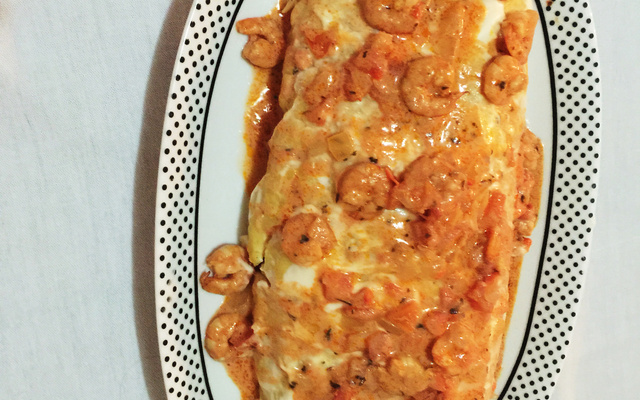 Rocambole de batata com camarão