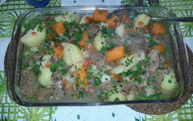 Carne de panela com legumes