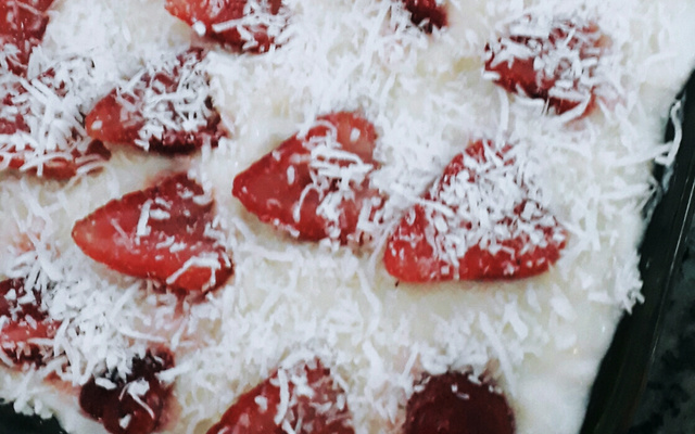 Pavê de leite ninho e morango