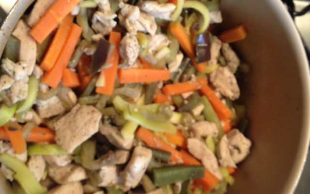 Peito de frango com legumes