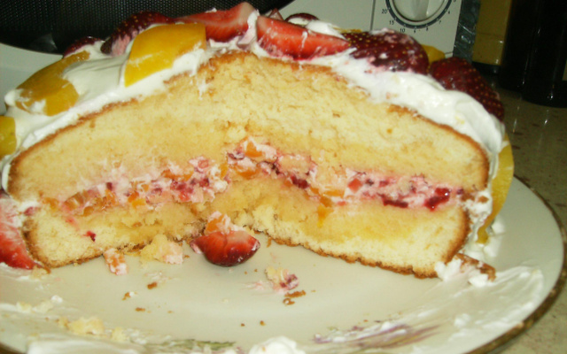 Bolo de chantilly com frutas