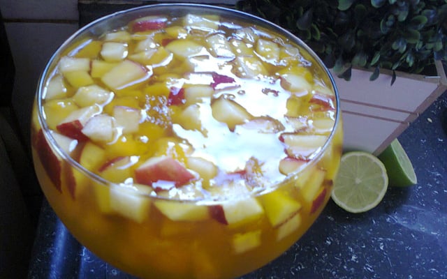 Gelatina com frutas simples