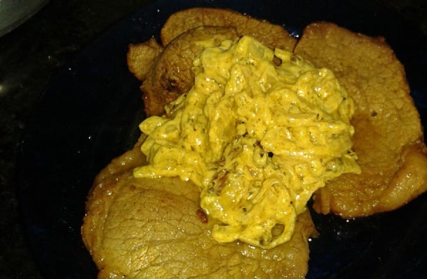 Bife ao molho de mostarda