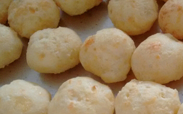 Pão de queijo empanado
