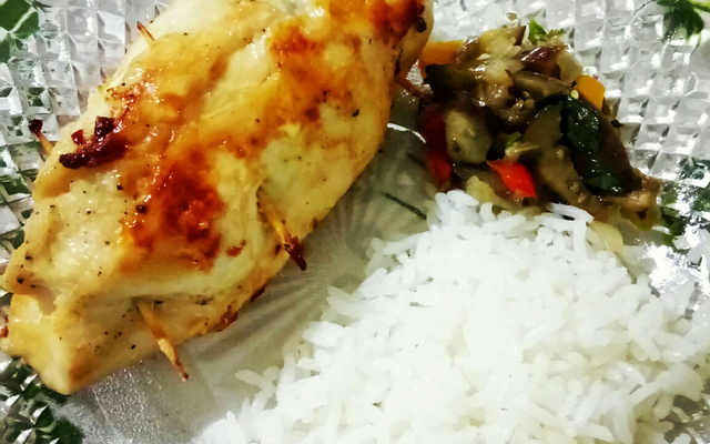 Filé de peito de frango recheado