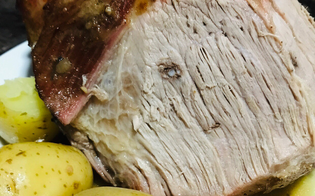 Cupim assado com batatas rústicas