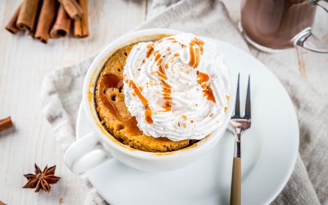 Bolo de caneca de doce de leite