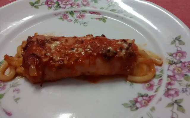 Canelone com presunto, queijo e espaguete