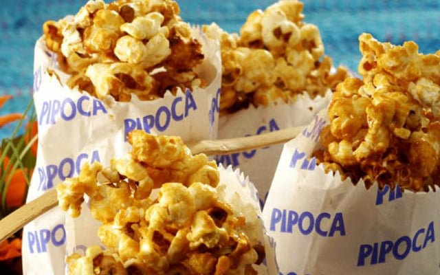Pipoca caramelizada com leite ninho