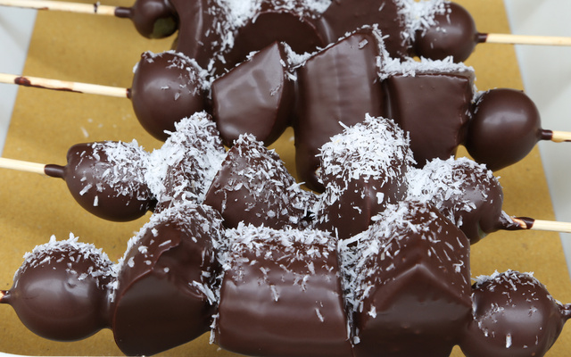 Espete seu amor (churrasquinho de frutas )