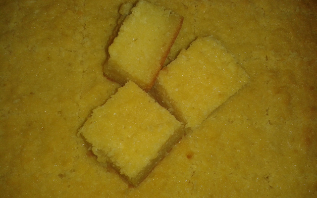 Bolo fácil de aipim com leite condensado