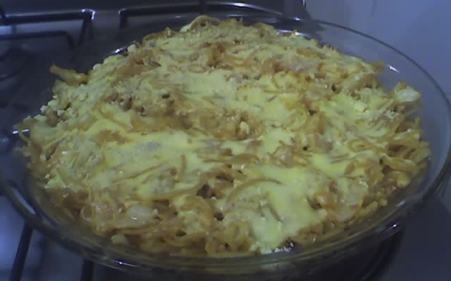 Macarrão e repolho gratinados