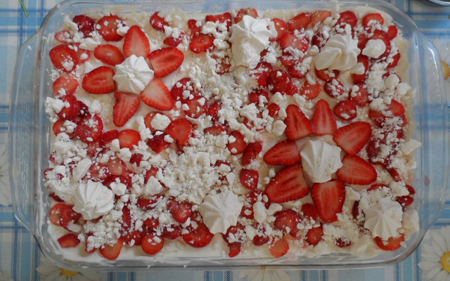 Merengue de Morango com Suspiro