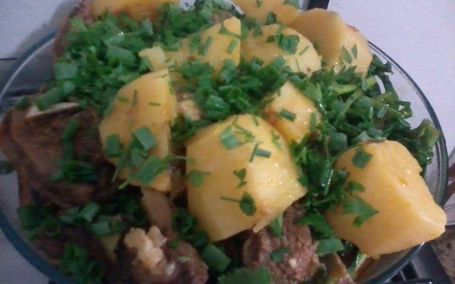 Costela com agrião e batata da Leuza