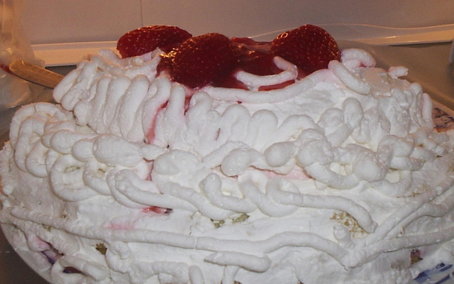 Bolo festa de morango e brigadeiro