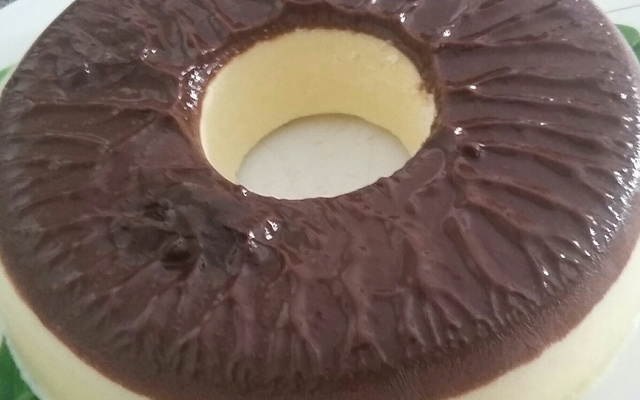 Sorvete de pudim com chocolate