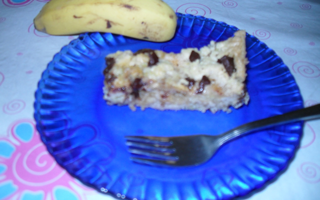 Torta de banana com pedaços de chocolate