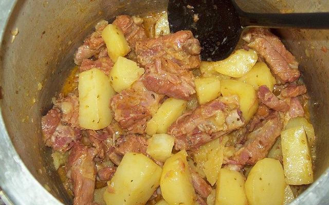 Costelinha de porco com batata