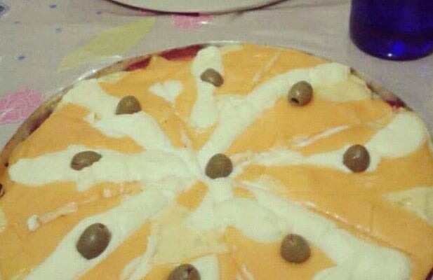 Pizza de quatro queijos para festas