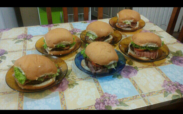 Hambúrguer com toque de alho