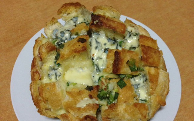 Pão italiano recheado dois queijos