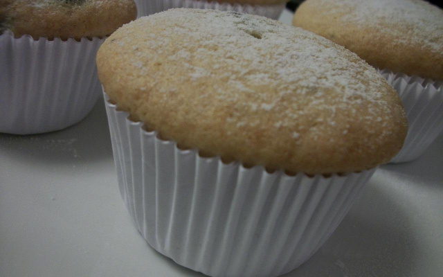 Bolinho de baunilha com mirtilo (blueberry)