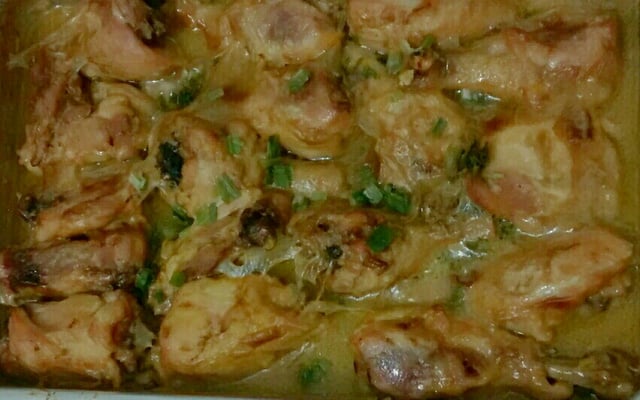 Frango assado com creme de cebola e maionese