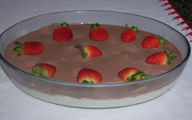 Sobremesa de morango e chocolate da Ana