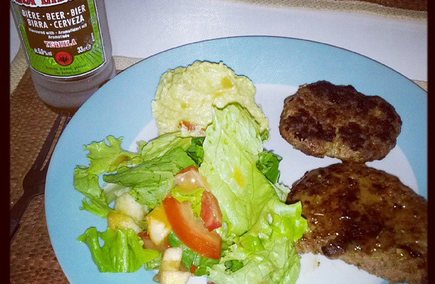 Hambúrguer de picanha com nozes e cream cheese