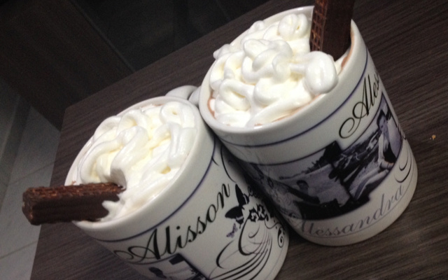 Chocolate quente com leite condensado e creme de leite