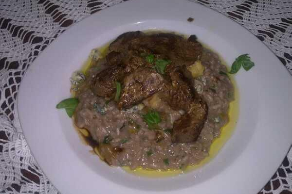 risoto de gorgonzola e alecrim com purê de banana e filé