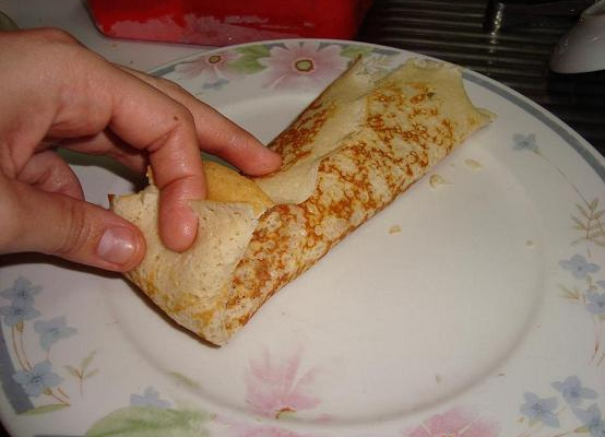 Panqueca doce e leve com recheio de sorvete